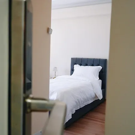 Hotel Ufo Center Tirana